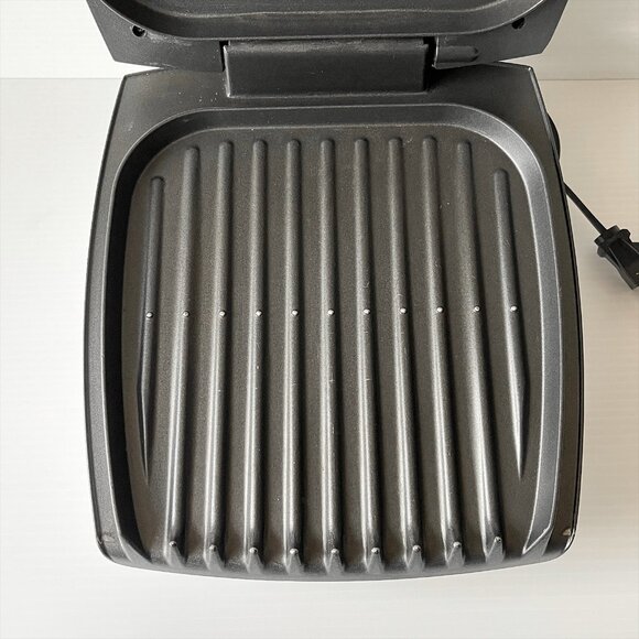 George Foreman Lean Mean Fat Grilling Machine Extra Family Size GR26VT White - Picture 3 of 8